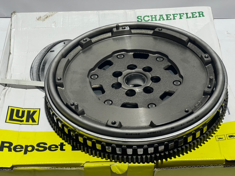 Комплект сцепления маховик Renault Nissan Dacia 1.5 DCI K9K Комплект сцепления маховик Renault Nissan Dacia 1.5 DCI K9K