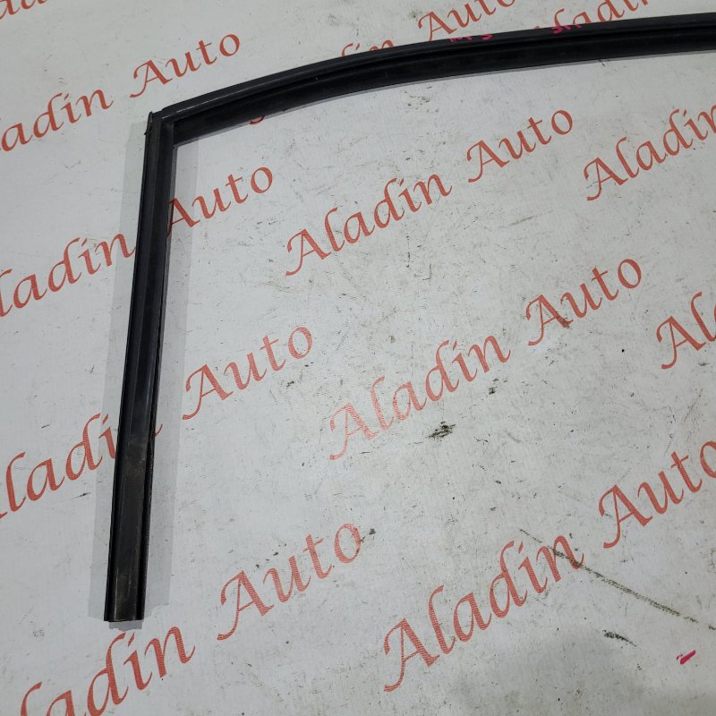 Уплотнитель стекла Ford Mondeo 3 задн. лев. (б/у)