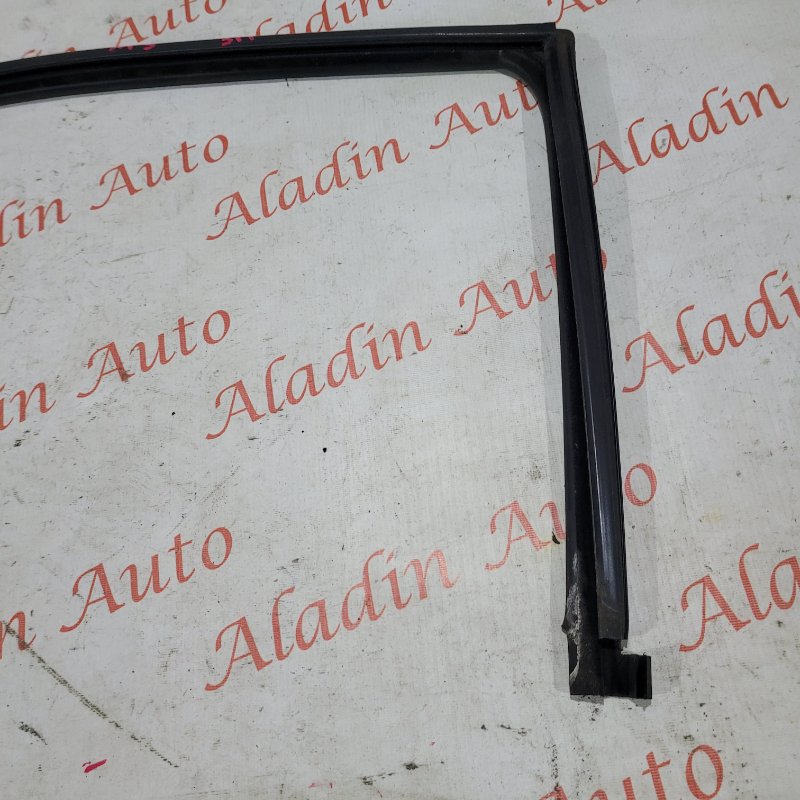 Уплотнитель стекла Ford Mondeo 3 задн. лев. (б/у)