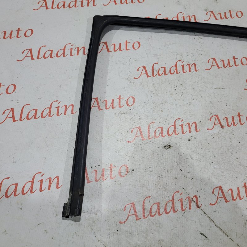 Уплотнитель стекла Ford Mondeo 3 задн. лев. (б/у)