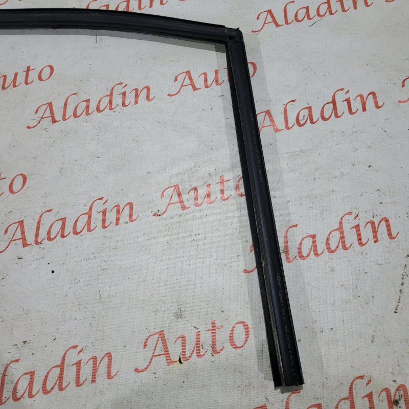 Уплотнитель стекла Ford Mondeo 3 задн. лев. (б/у)