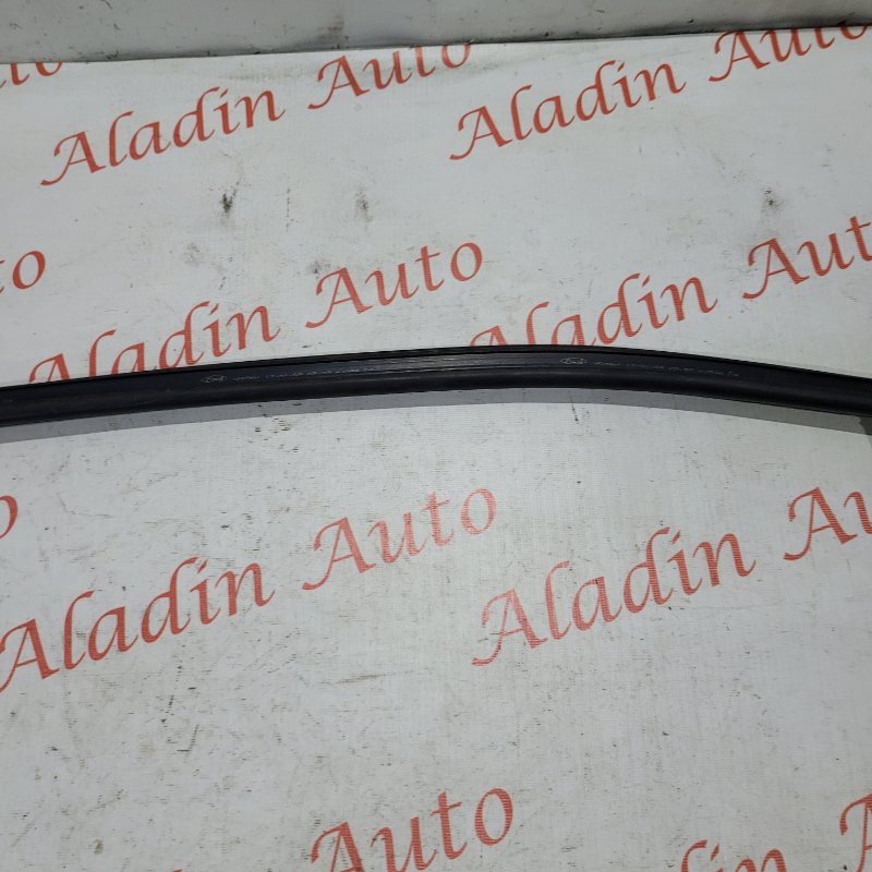 Уплотнитель стекла Ford Mondeo 3 задн. лев. (б/у)