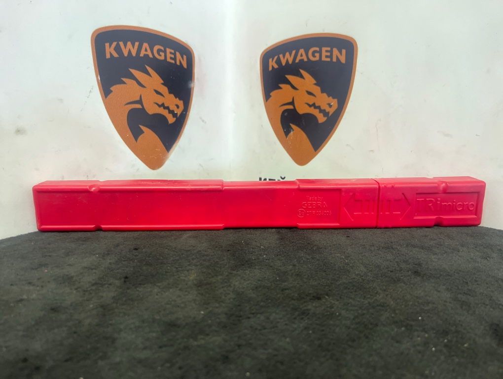 Знак аварийной остановки Audi Q7 4L CJT 3.0 TFSI 2010 (б/у) Знак аварийной остановки Audi Q7 4L CJT 3.0 TFSI 2010 (б/у)