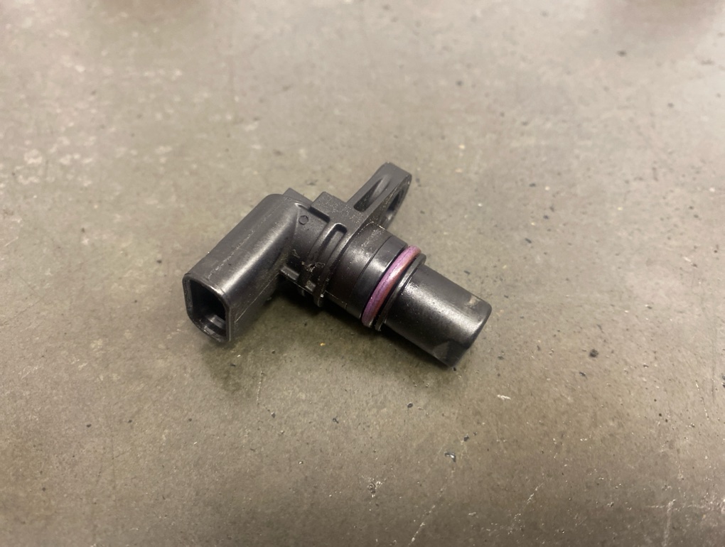 Датчик положения коленвала Skoda Octavia A7 CJS 1.8 TURBO 2013 (б/у)