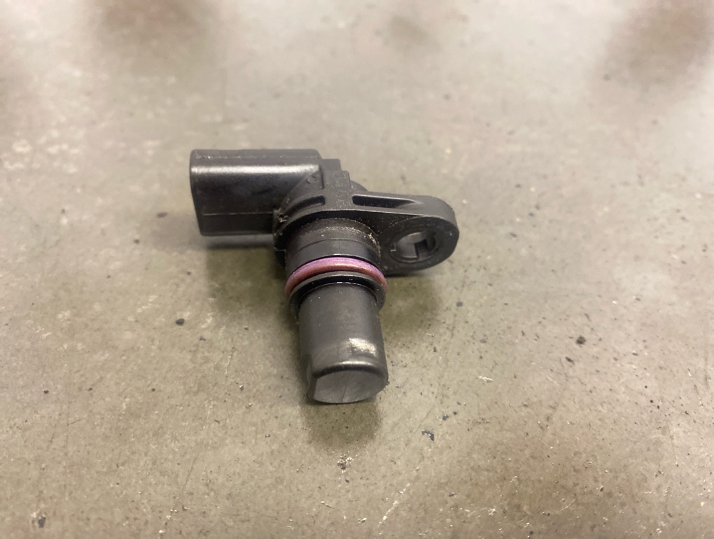 Датчик положения коленвала Skoda Octavia A7 CJS 1.8 TURBO 2013 (б/у) Датчик положения коленвала Skoda Octavia A7 CJS 1.8 TURBO 2013 (б/у)