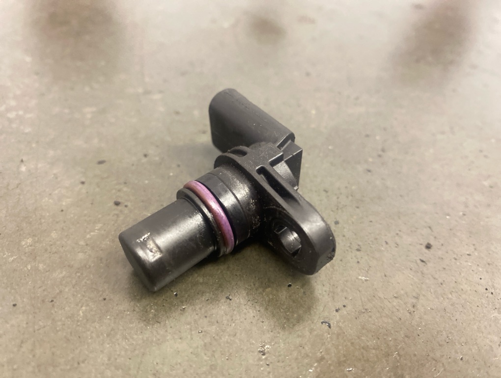 Датчик положения коленвала Skoda Octavia A7 CJS 1.8 TURBO 2013 (б/у) Датчик положения коленвала Skoda Octavia A7 CJS 1.8 TURBO 2013 (б/у)