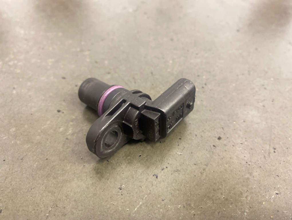 Датчик положения коленвала Skoda Octavia A7 CJS 1.8 TURBO 2013 (б/у) Датчик положения коленвала Skoda Octavia A7 CJS 1.8 TURBO 2013 (б/у)