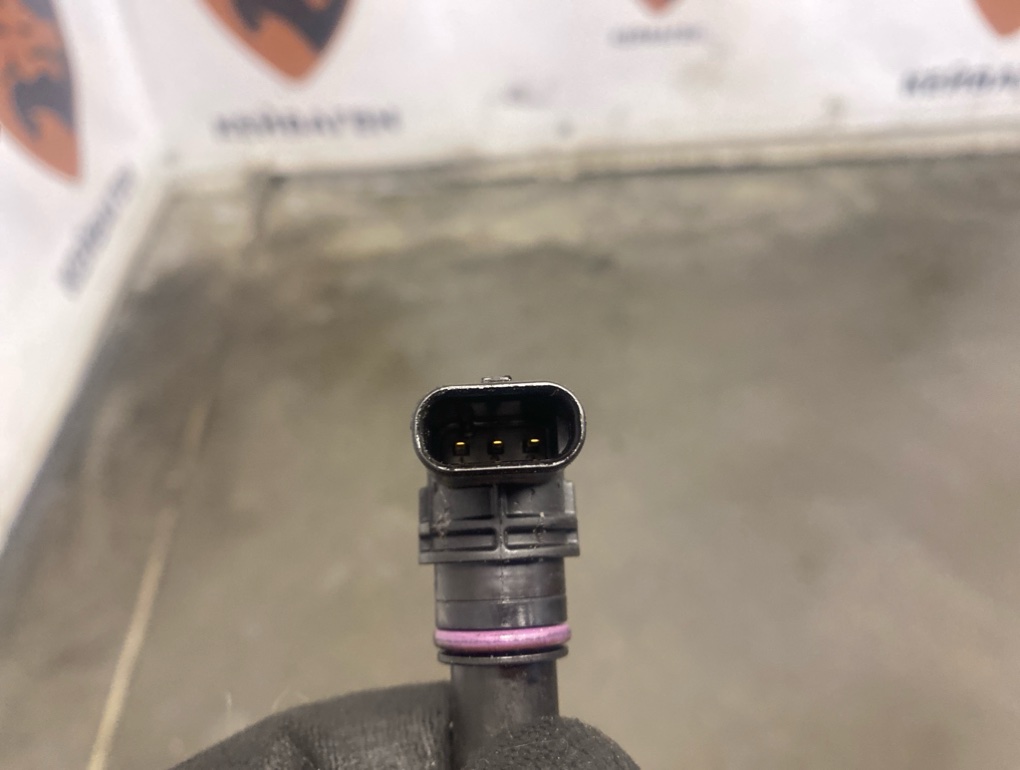 Датчик положения коленвала Skoda Octavia A7 CJS 1.8 TURBO 2013 (б/у) Датчик положения коленвала Skoda Octavia A7 CJS 1.8 TURBO 2013 (б/у)