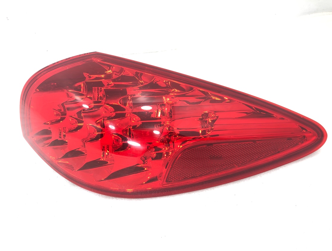 Стоп-сигнал Nissan Skyline Crossover NJ50 VQ37VHR 2010 прав. (б/у) Стоп-сигнал Nissan Skyline Crossover NJ50 VQ37VHR 2010 прав. (б/у)