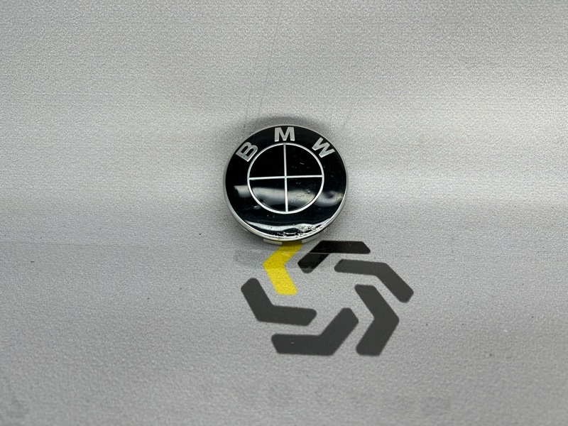 Колпачок ступицы BMW (б/у) Колпачок ступицы BMW (б/у)