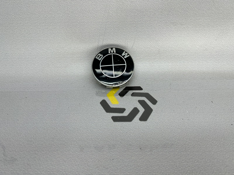 Колпачок ступицы BMW (б/у) Колпачок ступицы BMW (б/у)