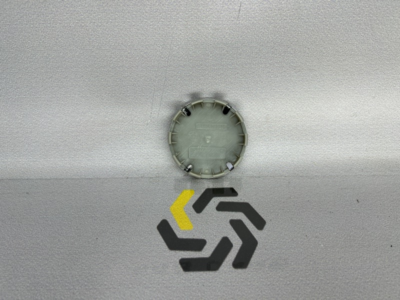 Колпачок ступицы BMW (б/у) Колпачок ступицы BMW (б/у)