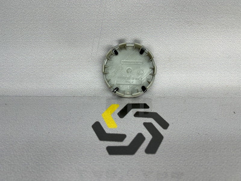 Колпачок ступицы BMW (б/у) Колпачок ступицы BMW (б/у)