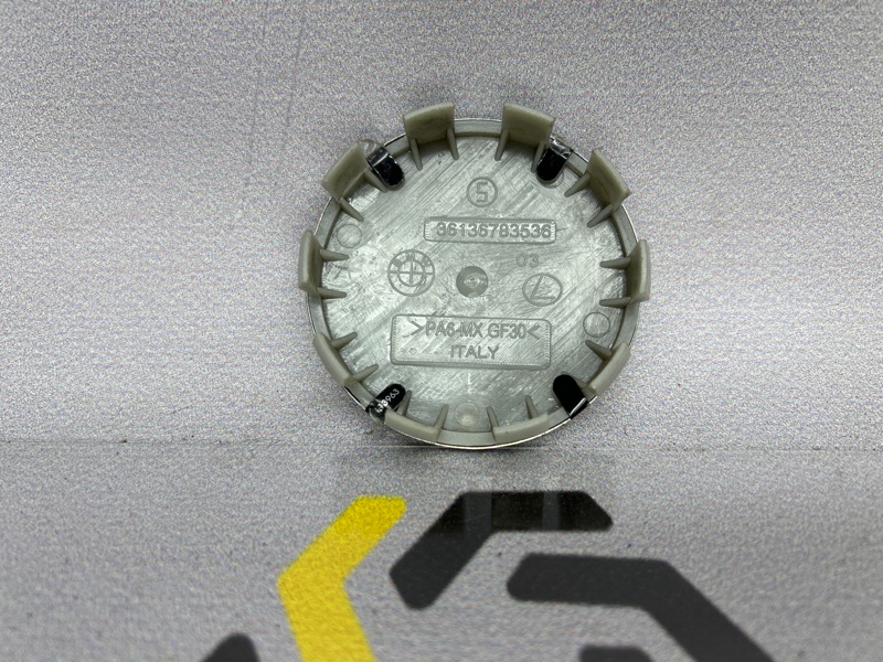 Колпачок ступицы BMW (б/у) Колпачок ступицы BMW (б/у)