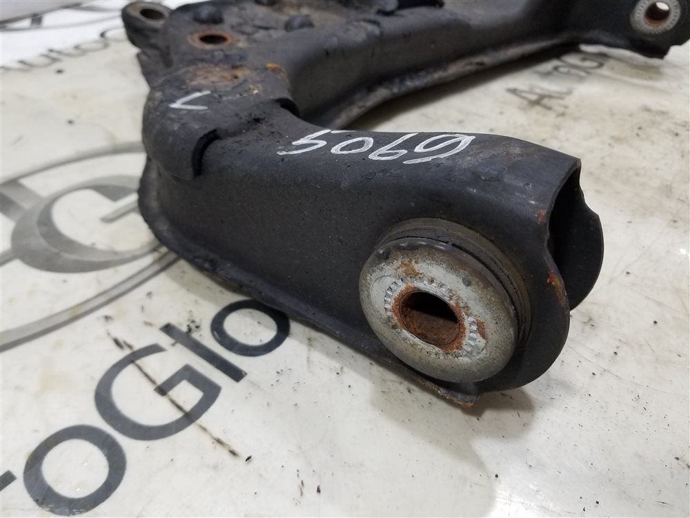 Рычаг TOYOTA GRAND HIACE VCH16W 5VZ-FE 1999 перед. лев. (б/у)