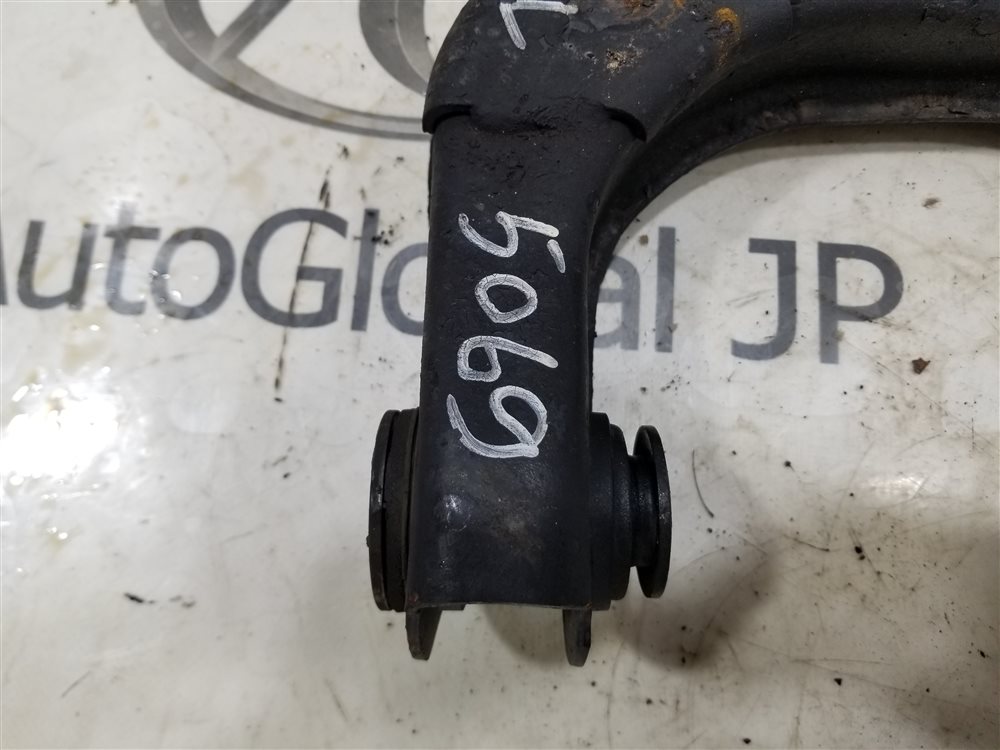 Рычаг TOYOTA GRAND HIACE VCH16W 5VZ-FE 1999 перед. лев. (б/у)