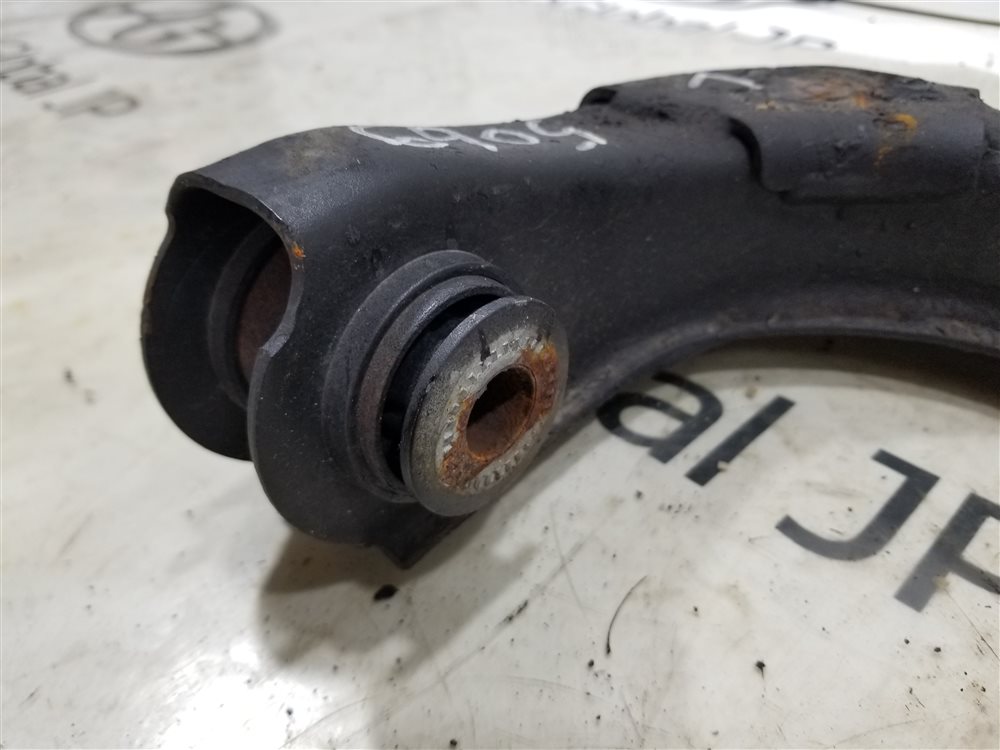 Рычаг TOYOTA GRAND HIACE VCH16W 5VZ-FE 1999 перед. лев. (б/у)