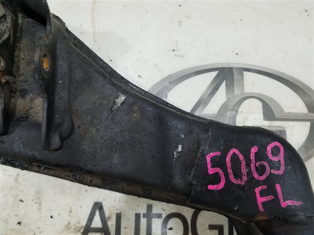 Рычаг TOYOTA GRAND HIACE VCH16W 5VZ-FE 1999 перед. лев. (б/у)