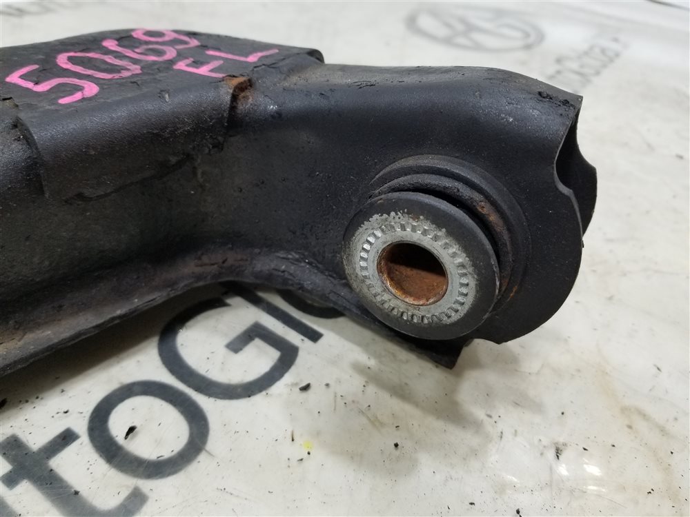 Рычаг TOYOTA GRAND HIACE VCH16W 5VZ-FE 1999 перед. лев. (б/у)