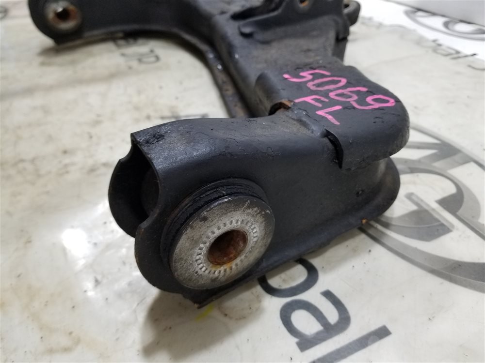 Рычаг TOYOTA GRAND HIACE VCH16W 5VZ-FE 1999 перед. лев. (б/у)