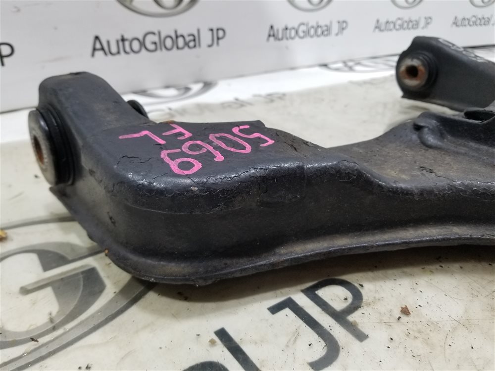 Рычаг TOYOTA GRAND HIACE VCH16W 5VZ-FE 1999 перед. лев. (б/у)