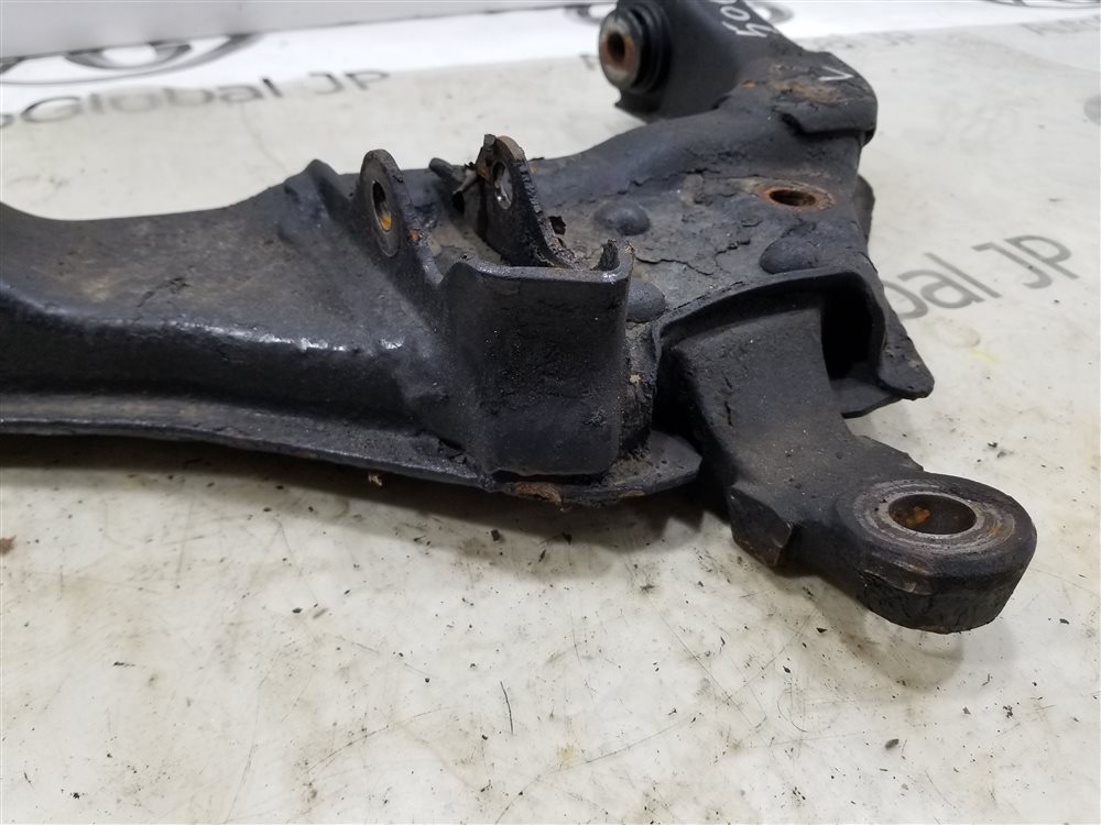 Рычаг TOYOTA GRAND HIACE VCH16W 5VZ-FE 1999 перед. лев. (б/у)