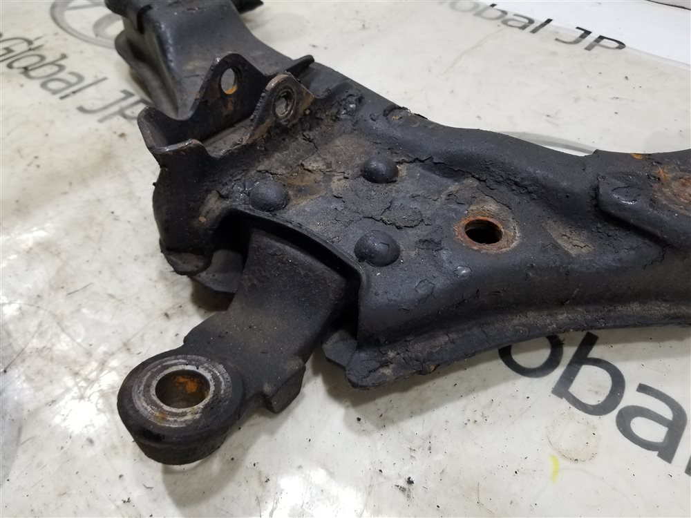 Рычаг TOYOTA GRAND HIACE VCH16W 5VZ-FE 1999 перед. лев. (б/у)