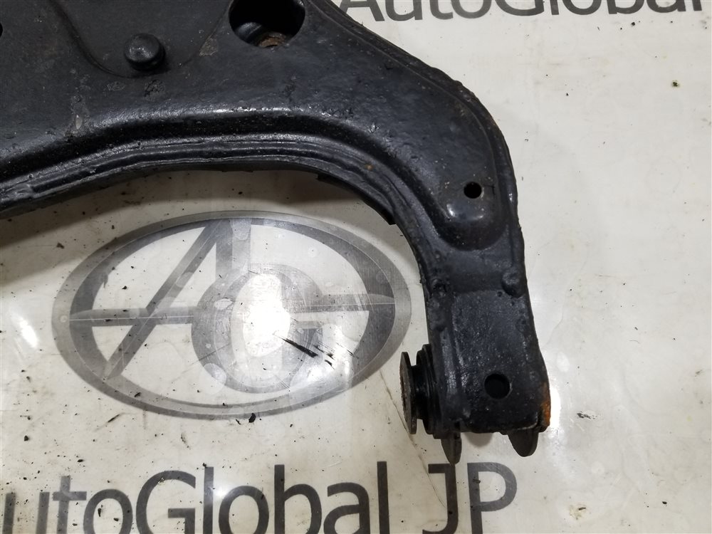 Рычаг TOYOTA GRAND HIACE VCH16W 5VZ-FE 1999 перед. лев. (б/у)