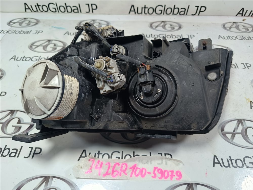 Фара SUZUKI ESCUDO TDA4W J24B 2011 перед. прав. (б/у) Фара SUZUKI ESCUDO TDA4W J24B 2011 перед. прав. (б/у)