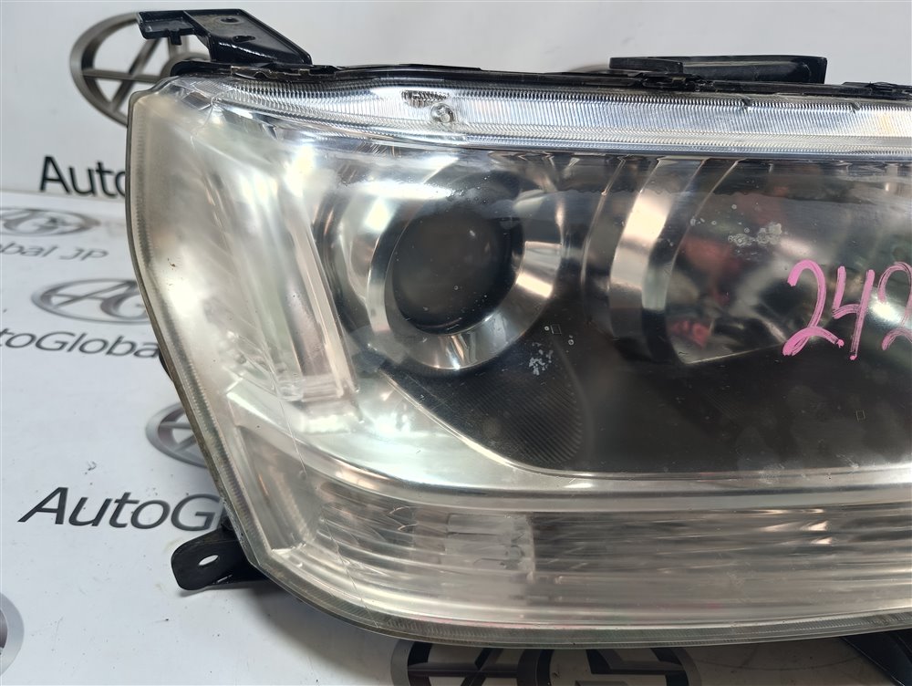 Фара SUZUKI ESCUDO TDA4W J24B 2011 перед. прав. (б/у) Фара SUZUKI ESCUDO TDA4W J24B 2011 перед. прав. (б/у)