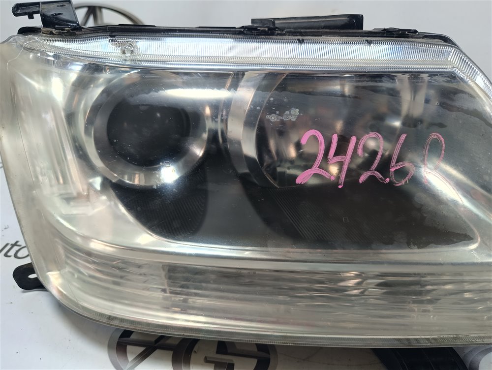 Фара SUZUKI ESCUDO TDA4W J24B 2011 перед. прав. (б/у) Фара SUZUKI ESCUDO TDA4W J24B 2011 перед. прав. (б/у)