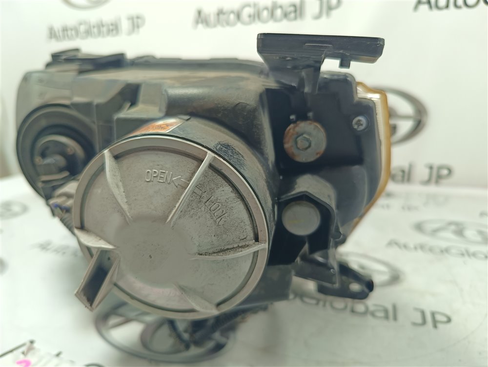 Фара SUZUKI ESCUDO TDA4W J24B 2011 перед. прав. (б/у) Фара SUZUKI ESCUDO TDA4W J24B 2011 перед. прав. (б/у)