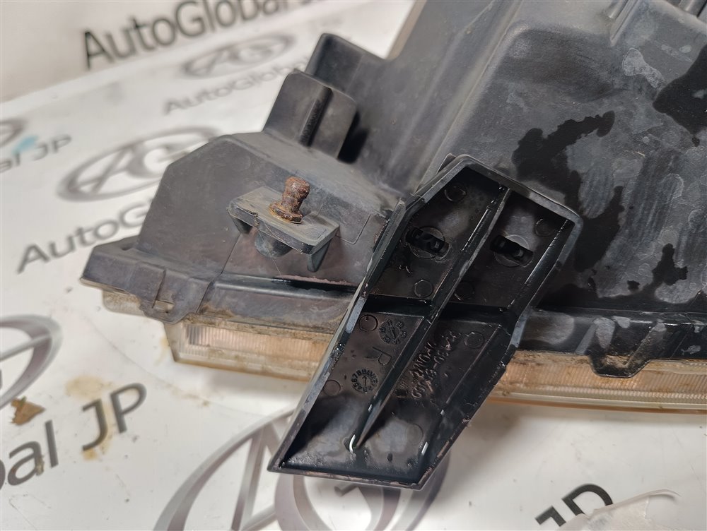 Фара SUZUKI ESCUDO TDA4W J24B 2011 перед. прав. (б/у) Фара SUZUKI ESCUDO TDA4W J24B 2011 перед. прав. (б/у)