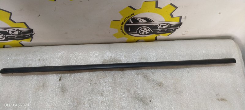 Молдинг двери RENAULT LOGAN SR K7J 1.4 2011 (б/у) Молдинг двери RENAULT LOGAN SR K7J 1.4 2011 (б/у)