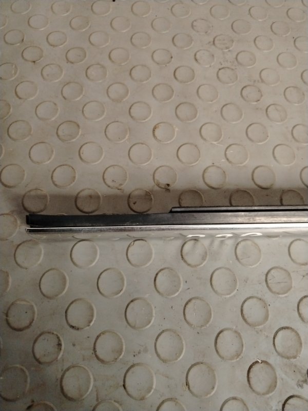 Уплотнитель стекла двери ford mondeo СЕДАН AOBA 2008 перед. прав. (б/у)