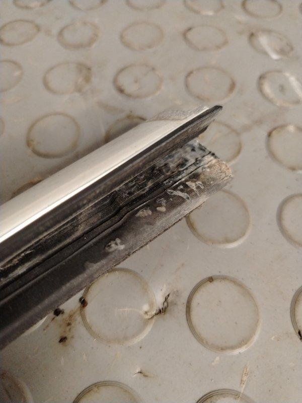 Уплотнитель стекла двери ford mondeo СЕДАН AOBA 2008 перед. прав. (б/у)