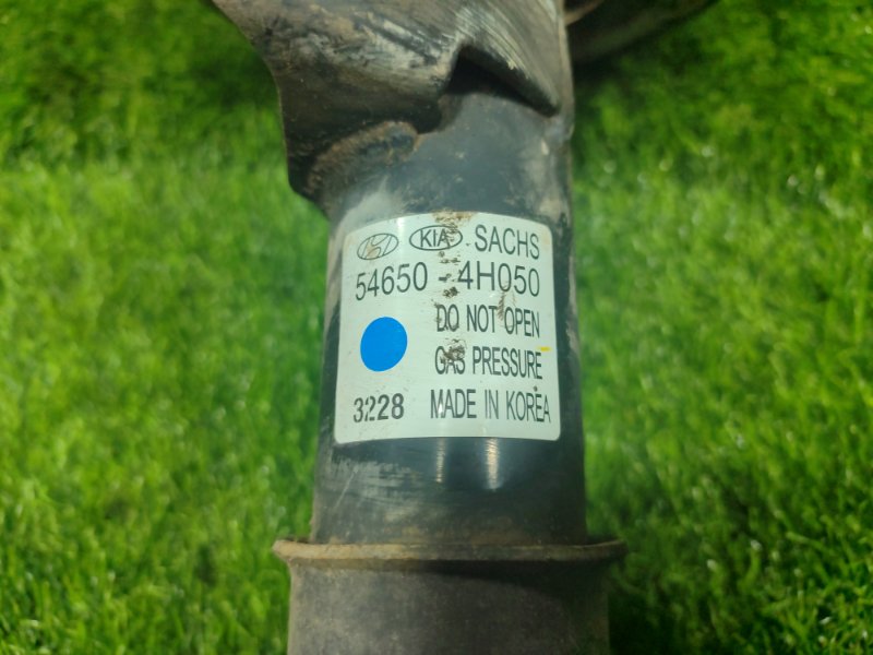 Стойка HYUNDAI GRAND STAREX TQ D4CB 2013 перед. лев. (б/у) Стойка HYUNDAI GRAND STAREX TQ D4CB 2013 перед. лев. (б/у)