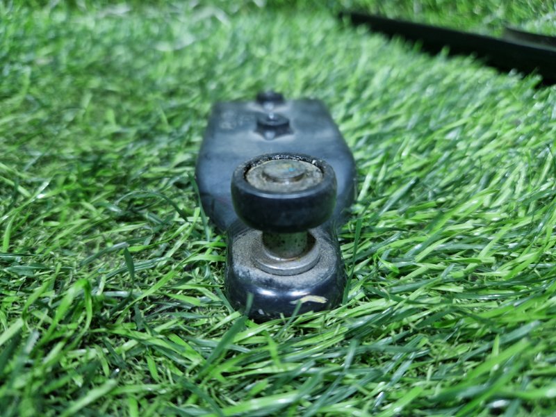 Ролик раздвижной двери HYUNDAI GRAND STAREX TQ D4CB 2015 задн. лев. (б/у)