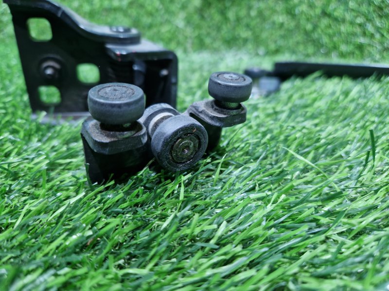 Ролик раздвижной двери HYUNDAI GRAND STAREX TQ D4CB 2015 задн. лев. (б/у)