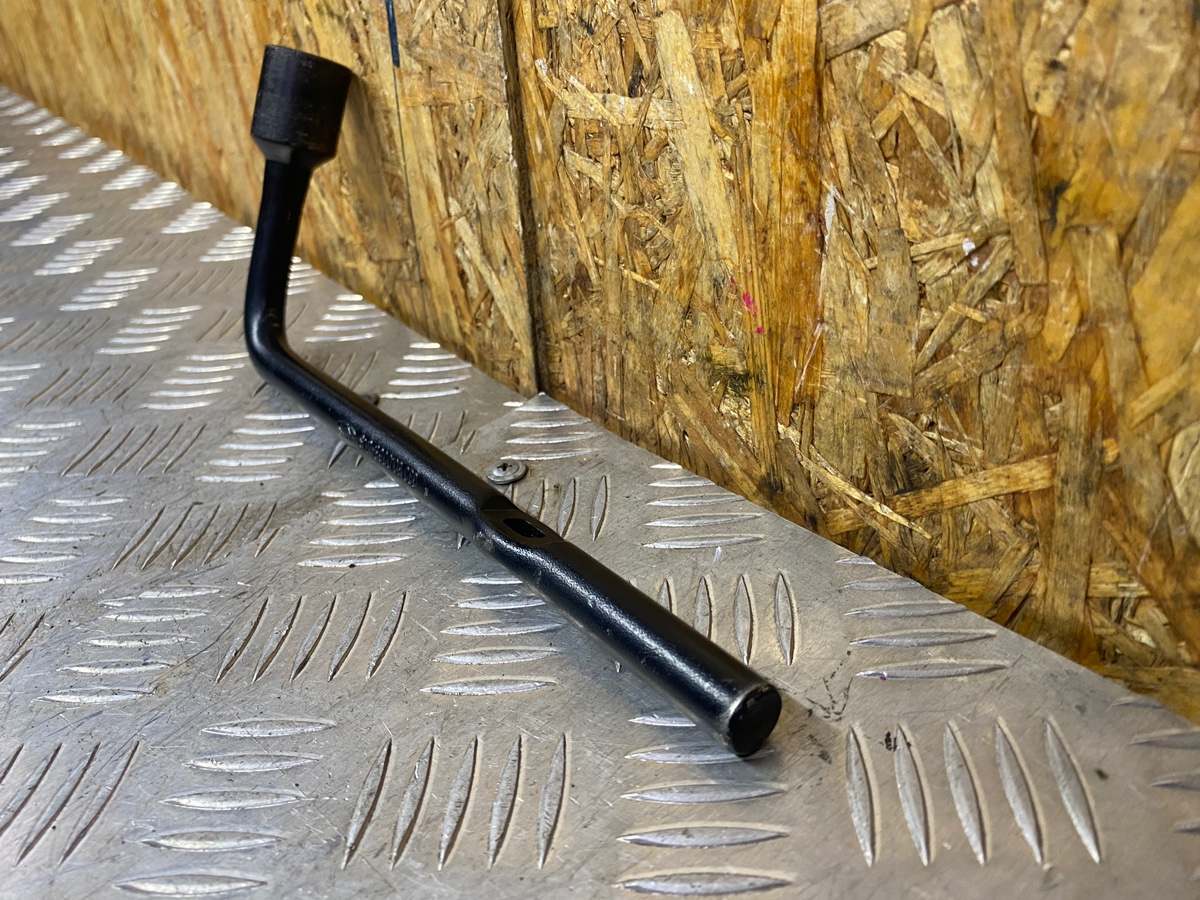 Ключ балонный Omoda C5 1.6 2023 (б/у)