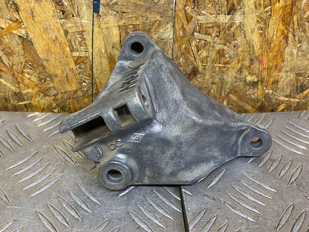 Кронштейн генератора Renault Arkana 1.3 H5H 2020 (б/у)