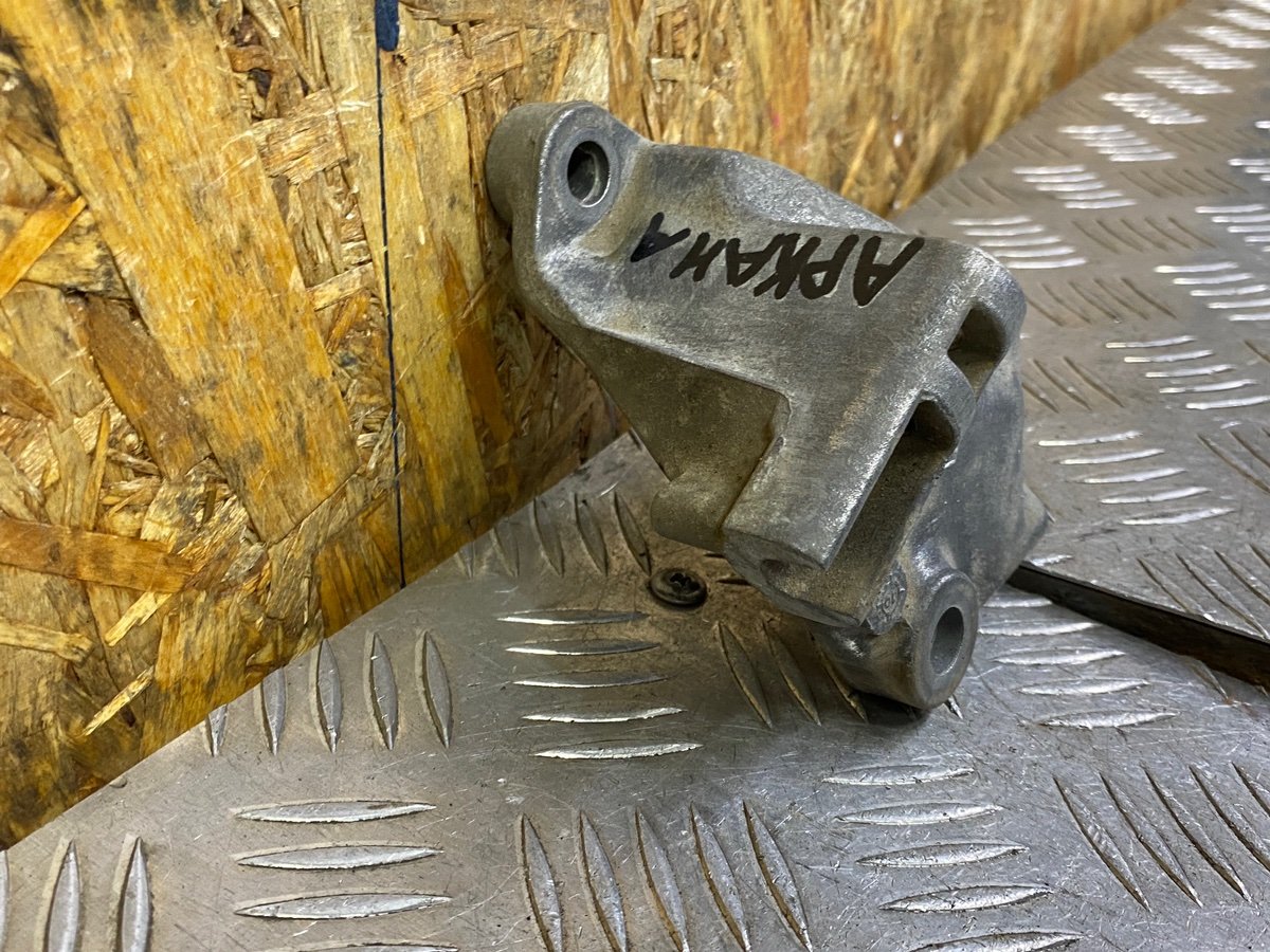 Кронштейн генератора Renault Arkana 1.3 H5H 2020 (б/у)