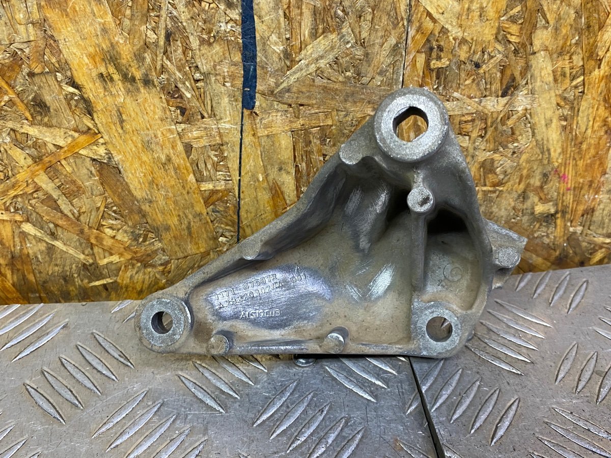 Кронштейн генератора Renault Arkana 1.3 H5H 2020 (б/у)