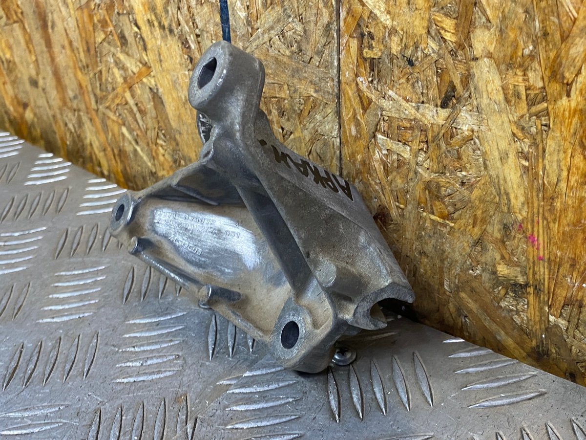 Кронштейн генератора Renault Arkana 1.3 H5H 2020 (б/у)