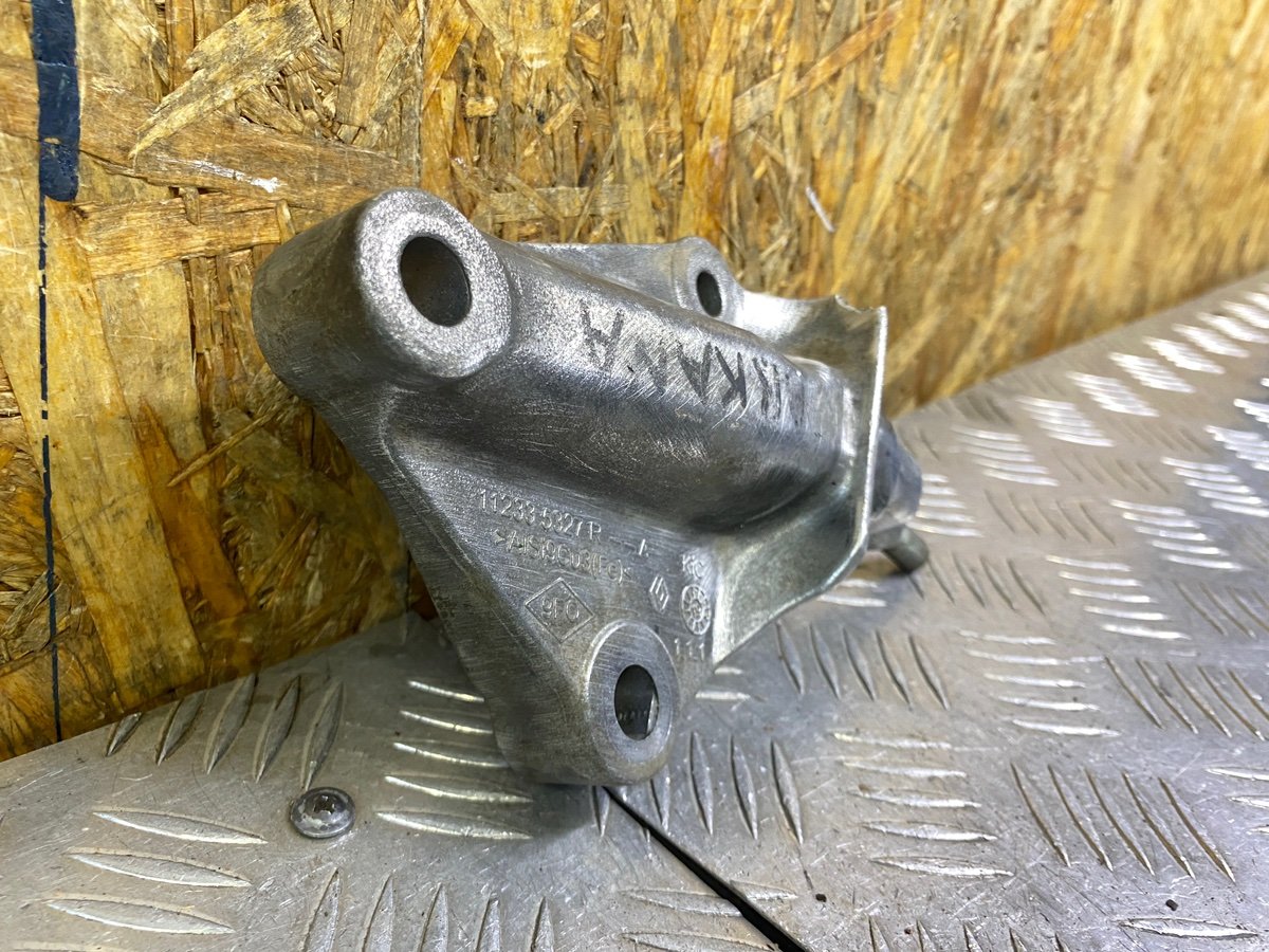 Кронштейн КПП Renault Arkana 1.3 H5H 2020 (б/у) Кронштейн КПП Renault Arkana 1.3 H5H 2020 (б/у)