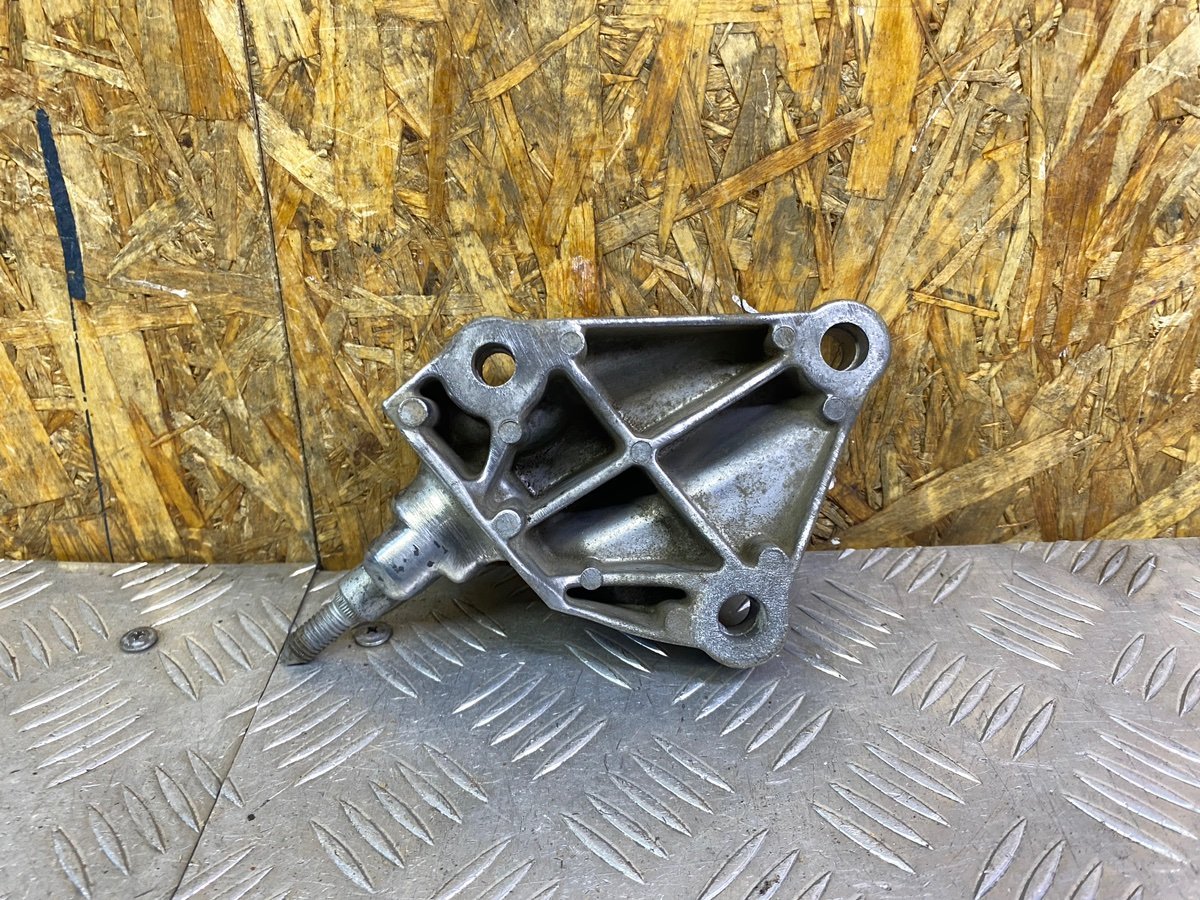 Кронштейн КПП Renault Arkana 1.3 H5H 2020 (б/у) Кронштейн КПП Renault Arkana 1.3 H5H 2020 (б/у)