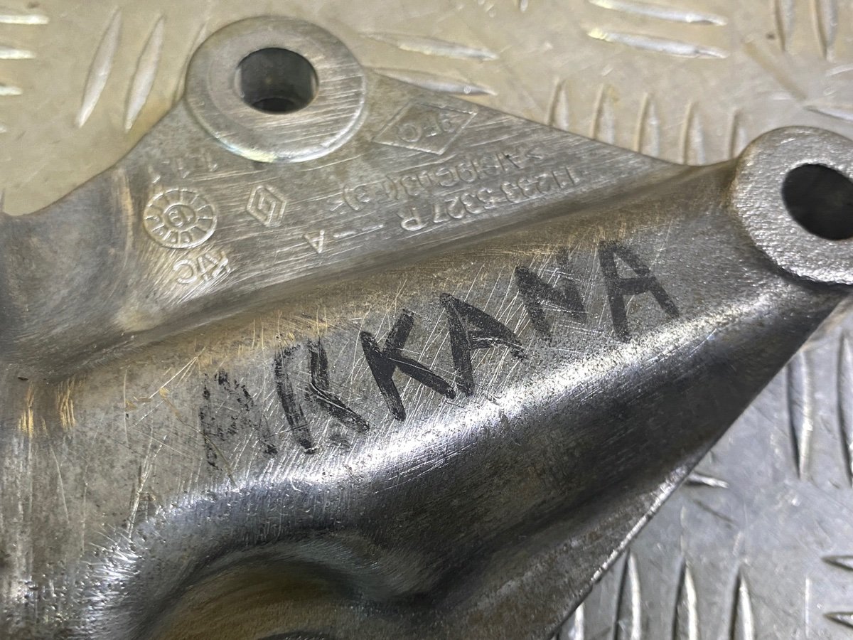 Кронштейн КПП Renault Arkana 1.3 H5H 2020 (б/у) Кронштейн КПП Renault Arkana 1.3 H5H 2020 (б/у)