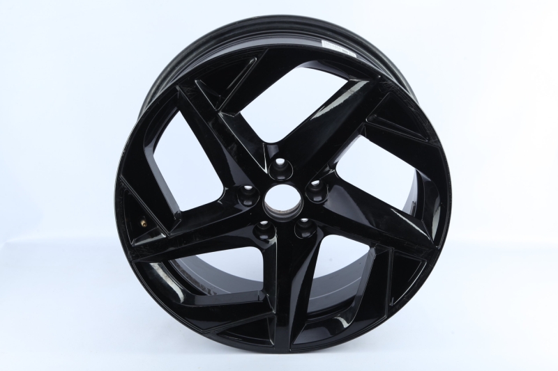 Диск литой R18 Omoda C5 T19C 2022 203000879AA (б/у) Диск литой R18 Omoda C5 T19C 2022 203000879AA (б/у)