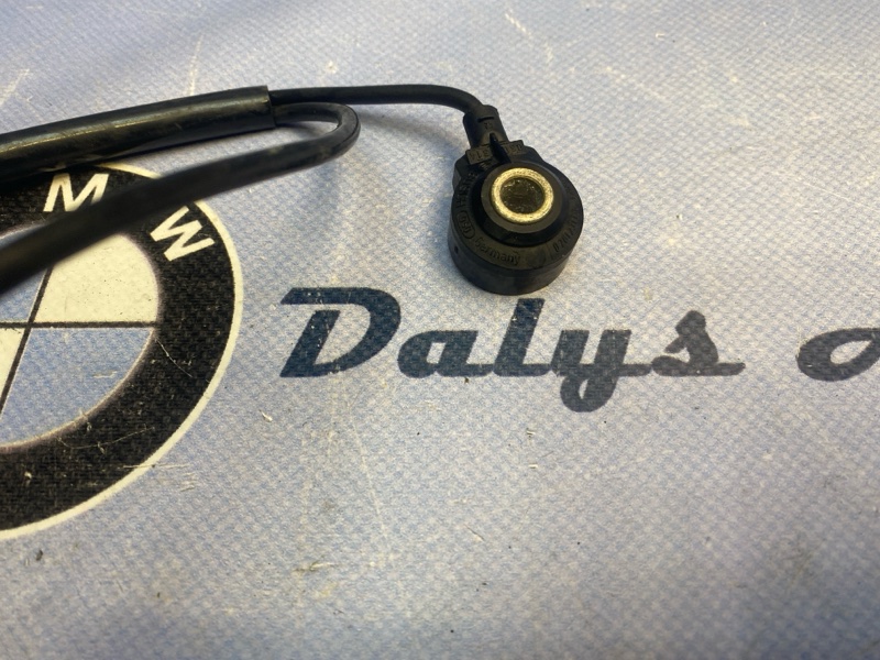 Датчик детонации BMW 750iL E66 N62B48 2005 (б/у) Датчик детонации BMW 750iL E66 N62B48 2005 (б/у)