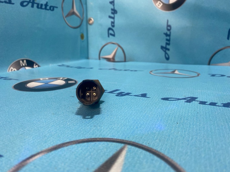 Датчик температуры охлаждающей жидкости BMW 525i E39 LCI M54B25 2003 (б/у) Датчик температуры охлаждающей жидкости BMW 525i E39 LCI M54B25 2003 (б/у)